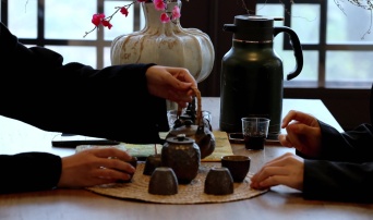 茶香四溢，心旷神怡——日常喝茶的好处解析